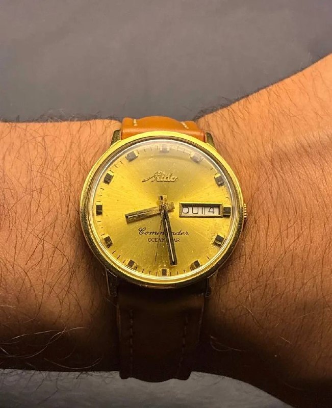 Mido Commander Datoday - Lateral
