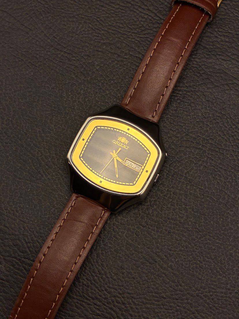 Orient Square Preto e Dourado - Detalhe