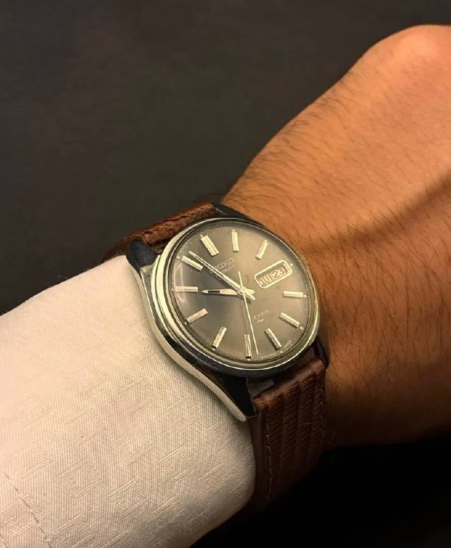 Seiko 5 Cinza Escuro - Detalhe