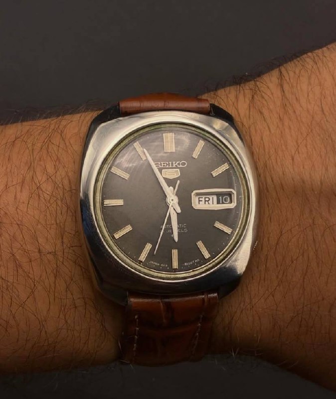 Seiko 5 Cushion Black - Lateral