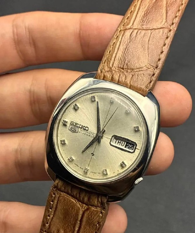 Seiko 5 Cushion Silver - Lateral