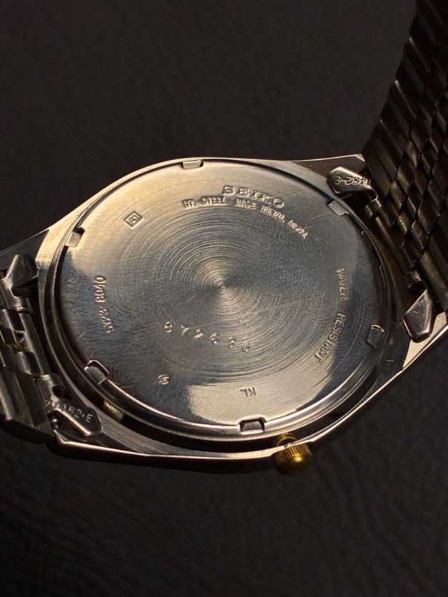 Seiko SQ Dual Tone - Fundo